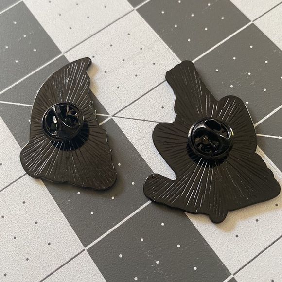 Pin set - Picture 2 of 2